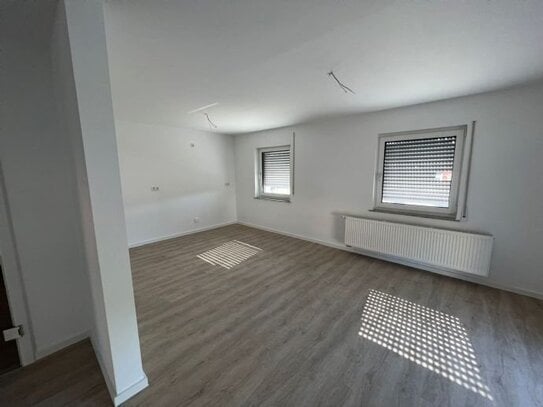 Großhabersdorf ~ 20 Min nach Ansbach ~ 2-Zi-Wohnung mit Terrasse und Pkw-Stellplatz ~ frei!