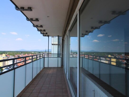 Frisch renovierte Eigentumswohnung in 11. Etage mit Blick über Viernheim