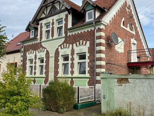 Einfamilienhaus mit Garagen / Nebengelass