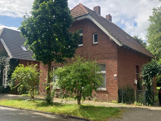 R e s e r v i e r t ! Geräumiges Einfamilienhaus (Sanierungsobjekt) in guter, zentraler Stadtlage