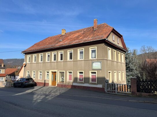 Massives stattliches Bauernhaus mit Nebengelass