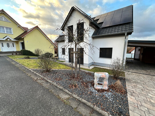 Familienfreundliches A+ Niedrigstenergiehaus in ruhigem und naturnahen Neubaugebiet!