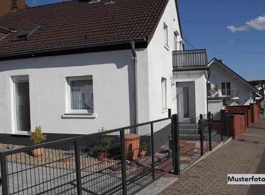 Reihendhaus mit 2 Garagen - provisionsfrei