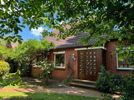 EINFAMILIENHAUS MIT BAUGRUNDSTÜCK, KAMIN UND GARAGE IN AURICH RAHE