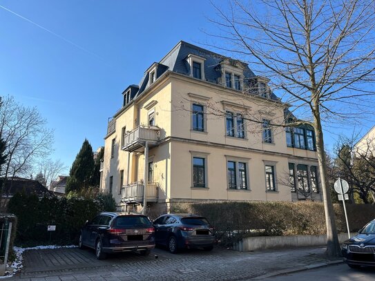 großzügige Altbauwohnung in Dresden mit EBK