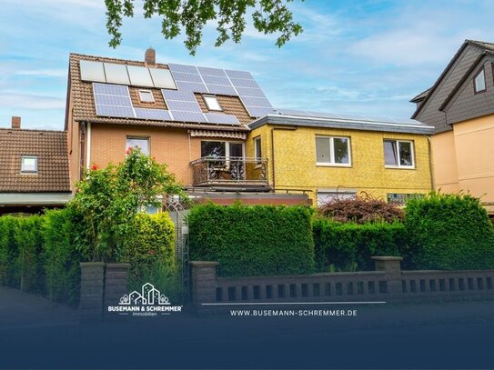 Zweifamilienhaus mit großem Garten, Pool, Sauna und Photovoltaikanlage