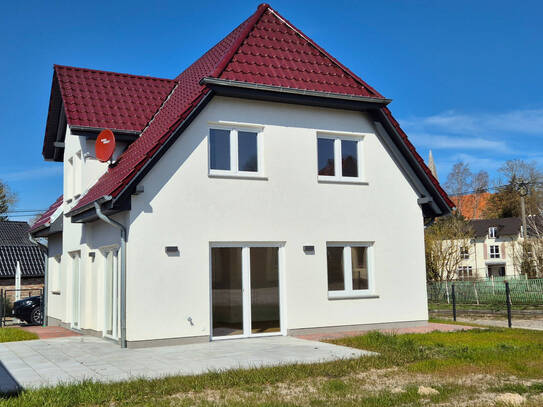 +++Erstbezug+++ Exklusives Einfamilienhaus mit großzügiger Terrasse und Garten auf der Sonneninsel Rügen zu vermieten