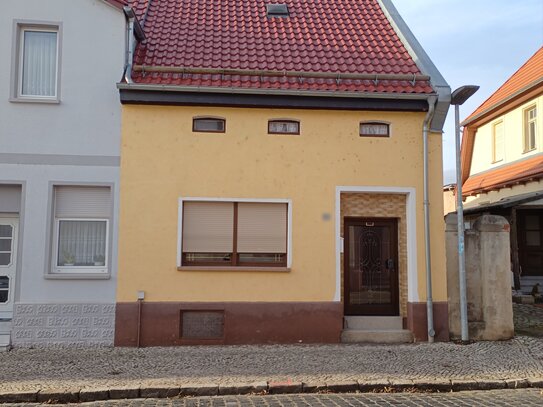 Einfamilienhaus mit Garten und Garage in Alsleben