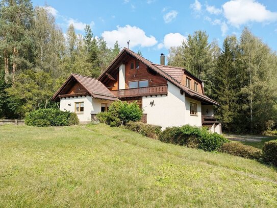 Attraktives Zweifamilien-/Mehrgenerationenhaus mit traumhaftem Blick auf Wald und Weiher