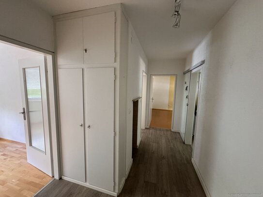 Gepflegte 3-Zi., ca. 71m², Balkon, Keller, 1.OG ab sofort in HÖS - Mitte