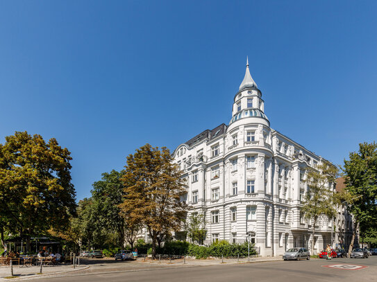 Eminent Opulent - Hochherrschaftliche Altbauwohnung mit Luxusausstattung, Süd-Balkon und Wasserblick