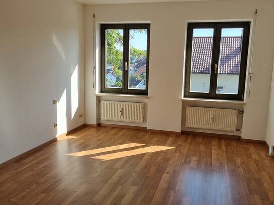 schöne 2-Zimmerwohnung in ruhiger Lage ohne Balkon und Garten in Ergoldsbach zu vermieten!