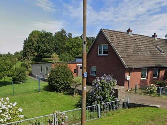 Investoren aufgepasst ! Doppelhaushälfte mit 1870qm Grundstück/ 870qm Bauland