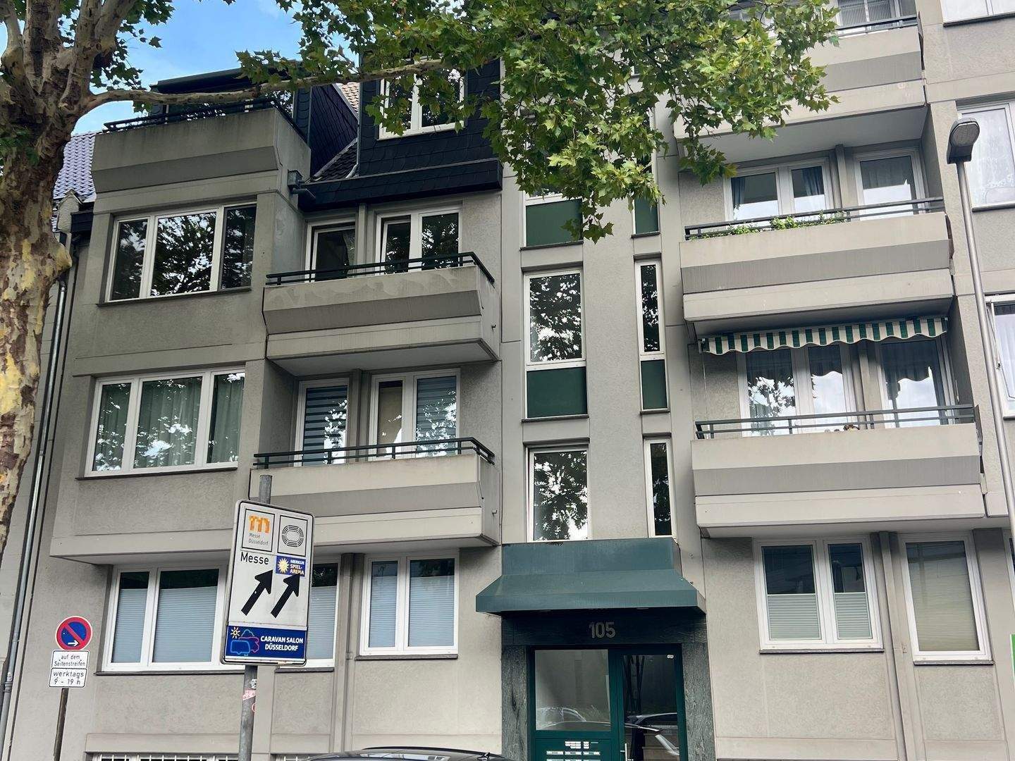 Helle, großzügig geschnittene 3 Zimmer City-Wohnung mit zwei Balkonen