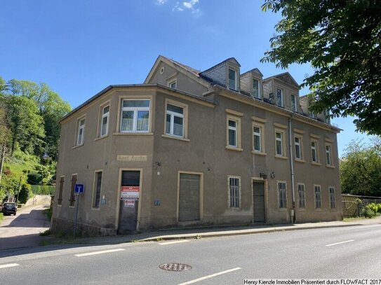 Historisches Mehrfamilienhaus nebst reichlich Nebengelass zum vollständigen Sanieren!