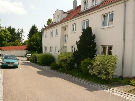 Gepflegte 2-Zimmer-Wohnung KDB mit EBK Balkon und Einzelgarage in Ulm Söflingen