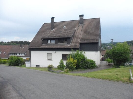 freistehendes 2-Familienhaus mit Garage in Gummersbach, Hauptwohnung derzeit frei