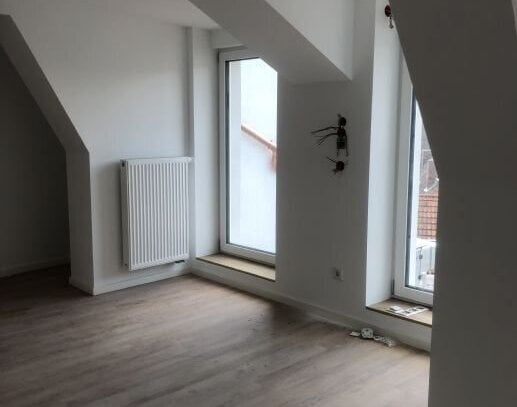 Erstbezug: 2 Zimmer Penthouse-Apartment-Wohnung mit neuer Einbauküche ab 01.03.2025 frei, später Einzug möglich , gerne…