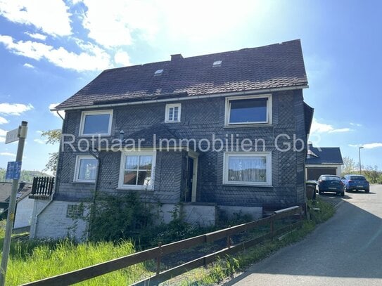 Zweifamilienhaus mit herrlichem Blick in ruhiger Lage von Bad Berleburg-Schwarzenau