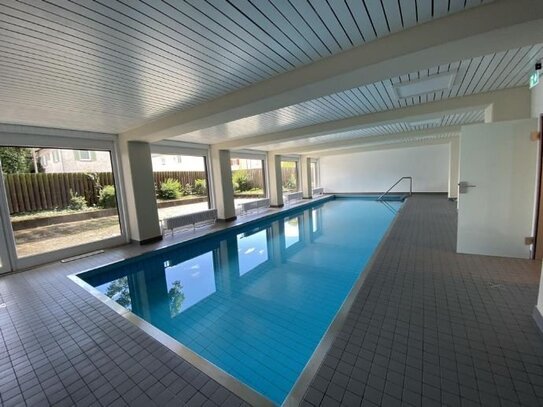 *** ZENTRALE LAGE MIT AUSSICHT - SCHWIMMBAD - SAUNA ***