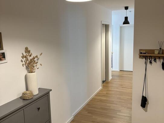 1 Monat Nettokaltmietfrei! Schöne 4-Zimmer-Wohnung mit Loggia und Terrasse