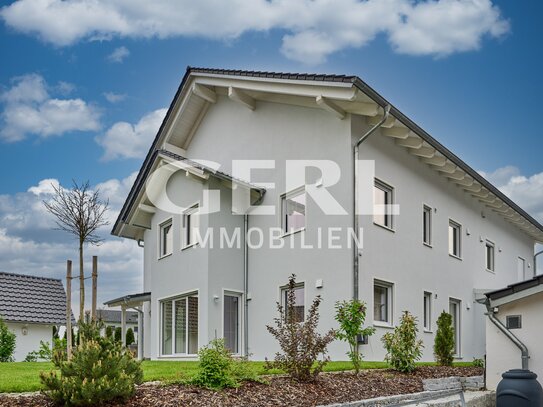 Modernes Mehrfamilienhaus mit Doppelgarage und Außenstellplätze in Bogen