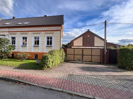 Bauernhof mit saniertem Landhaus bei Berlin mit Pool, Kamin, PARTYROOM, Koppel und Scheunen