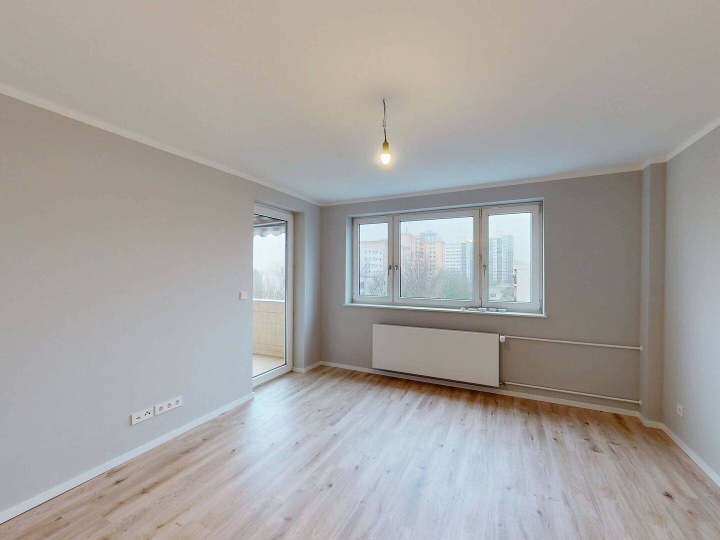 **FRISCH RENOVIERT** Moderne 2-Zimmer-Wohnung mit EBK, BALKON und stilvollem Duschbad in Marienfelde - Photo 1