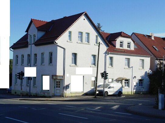 Mehrfamilienhaus mit Wohnungen und Gewerbe