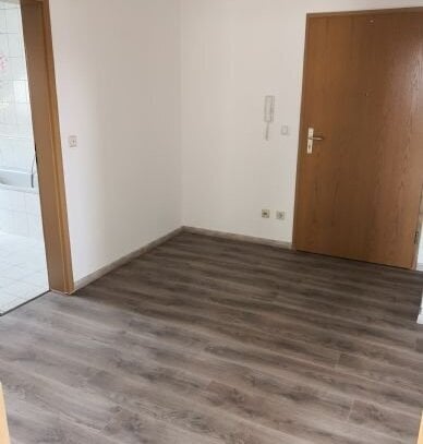 Wohnung mit Loggia zum Einziehen und Wohlfühlen !