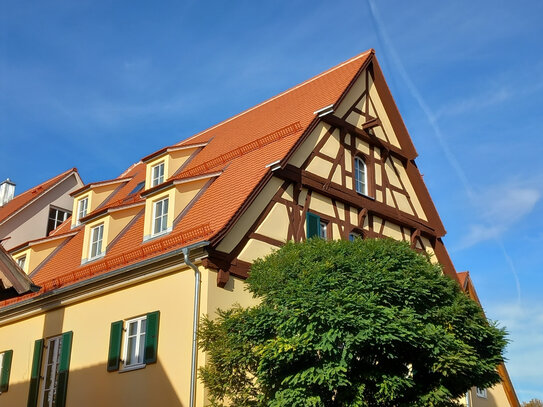 Moderne 3 Zimmer Wohnung über 2 Etagen mit Einbauküche, eigenem Freisitz im Hof und Stellplatz in ruhiger Altstadtlage