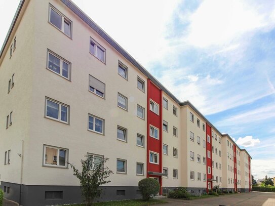 Renovierungsbedürftige, helle 3-Zi.-ETW mit Loggia und Einzelgarage in Top Lage