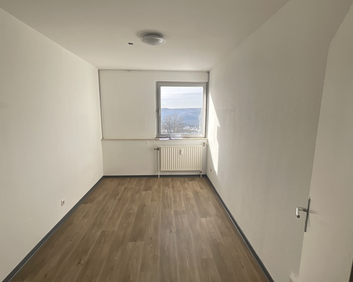 Helle und großzügige 3-Zimmer-Wohnung mit Balkon!