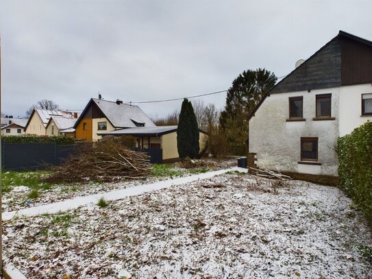 Doppelhaushälfte mit 550 m² Grundstück in super Lage von Quierschied - Ideal für Neubauprojekte!