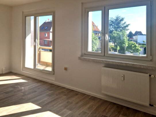 **BLICK INS GRÜNE**3-Zimmer-Wohnung // Balkon // Fahrstuhl // Bad mit Wanne// 500€ Einzugsgutschein