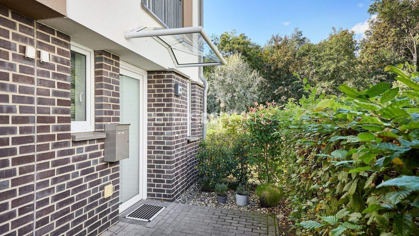 + Modernes Reiheneckhaus in grüner Lage +