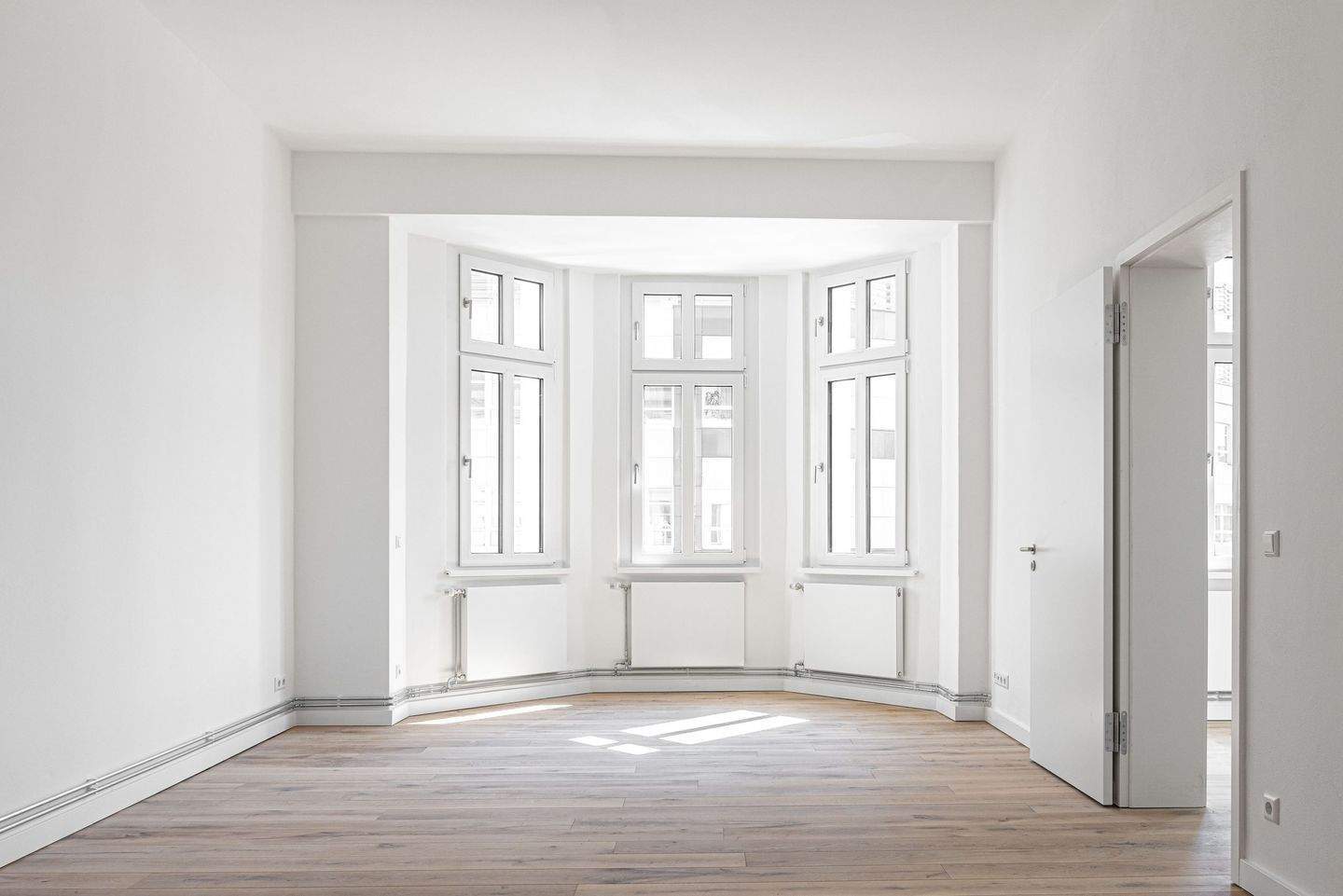 Traumhaft sanierter Altbau lässt keine Wünsche offen ! - Photo 1