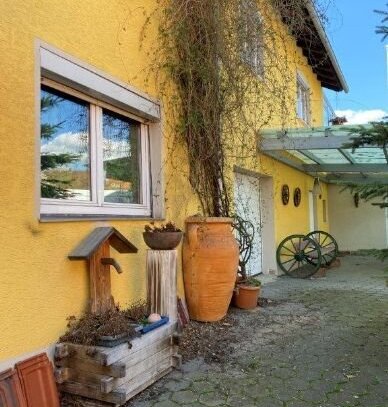 Heimeliges Wohnhaus mit Garage, Hofraum und Dachterrasse in 96194 Walsdorf