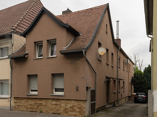 4-Zimmer-Wohnung mit Balkon und eigenem Garten, im Herzen Friedbergs, in zentraler Lage