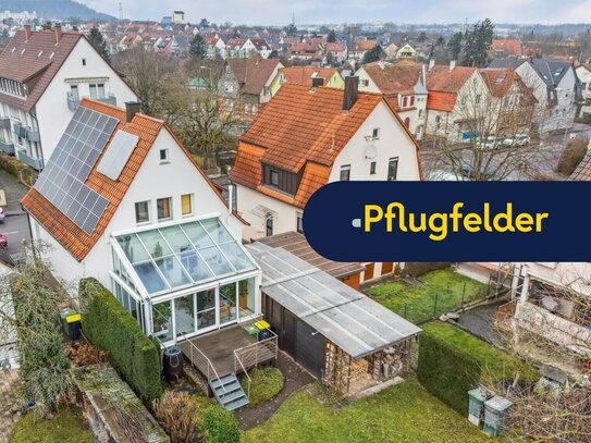 Freistehendes Einfamilienhaus mit großem Grundstück und nachhaltiger Energieversorgung