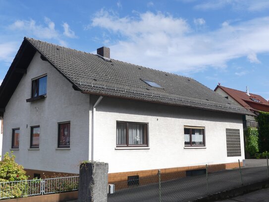 ***Zentrale Lage! Einfamilienhaus mit 2 "Wohnungen" in Oberzent-Beerfelden***