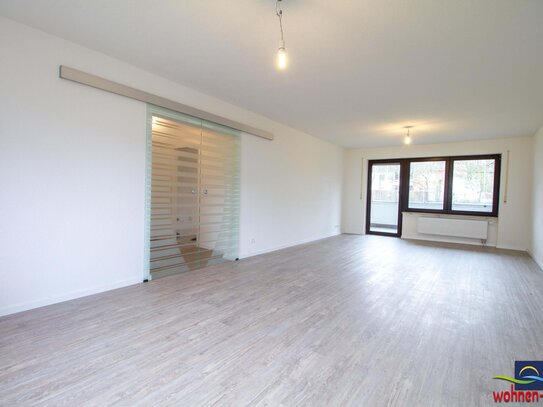 Exkl. 4-Zi.-Whg., VS-Schwenningen!!! EG, ca. 110m² Wfl., EBK, großer Balkon, TG-Stellplatz, HSM-Service!!! Neuw. Badezi…