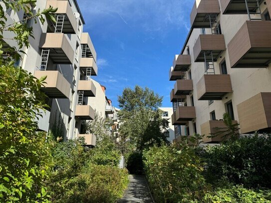 Helles 1-Zimmer-Apartment mit Pantryküche, Dusche und Balkon