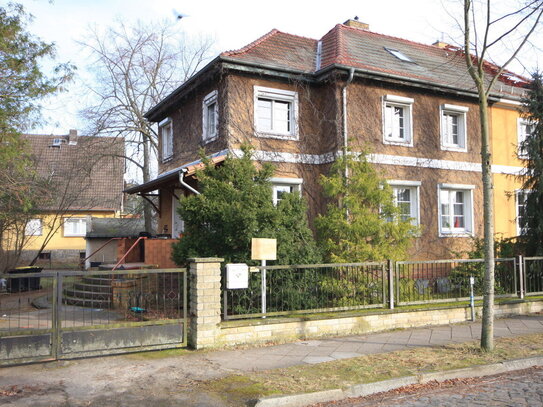 Äußerst charmante Villenhälfte von 1924 in Bahnhofsnähe - absolute Toplage von Falkensee-Falkenhagen