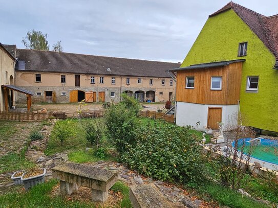 3-Seiten-Bauernhof: großes Grundstück, Scheune, Wohnhaus, Stall- und Wirtschaftsgebäude