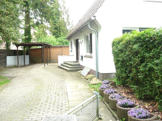 25355 Barmstedt - Einfamilienhaus , Stadthaus - mit Garten , mitten in der Stadt und doch ruhig gelegen !