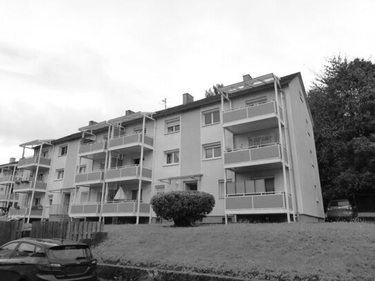 Ruhige, renovierungsbedürftige Wohnung mit Balkon, schönem Ausblick und idealer S-Bahn-Anbindung!