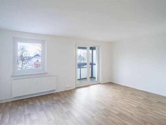 **Loftwohnung mit Aufzug, offene Küche und verglaster Balkon**