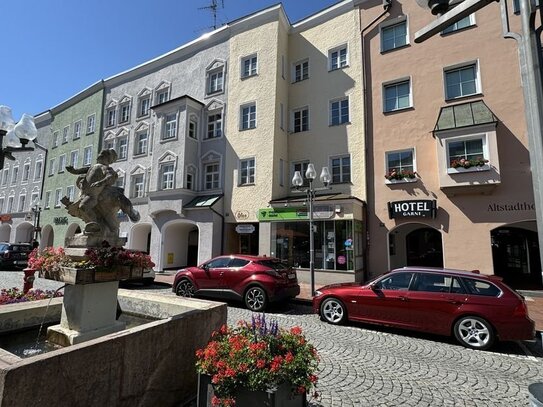 ... AIGNER - Altstadteinzeldenkmal in 1A-Lage direkt am historischen Stadtplatz ...