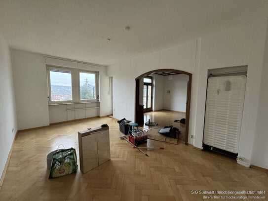 Hübsche 3 Zimmer Altbauwohnung im 1 OG mit Terrasse und mehr..... . in Zentraler Lage.